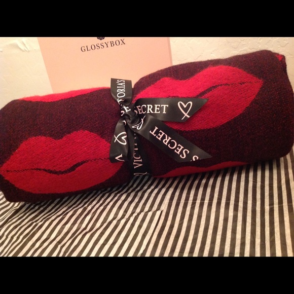 Victoria's Secret Other - Perfect gift for the love of your life!!